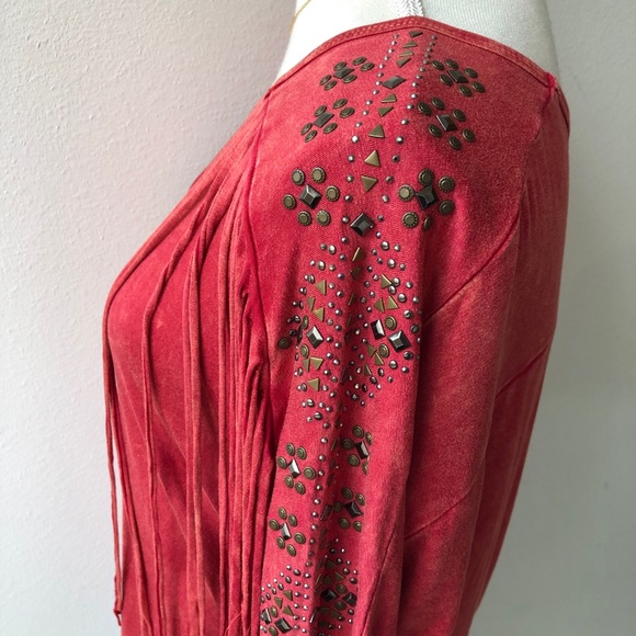 Detailed Red Top - Picture 5 of 6